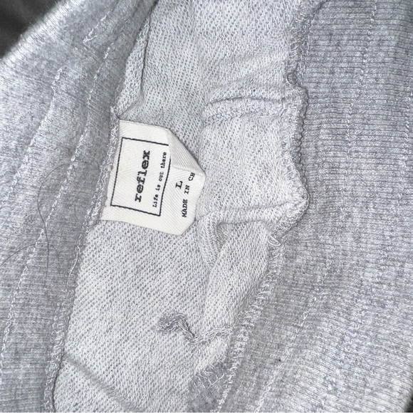 Grey shorts - Picture 2 of 2